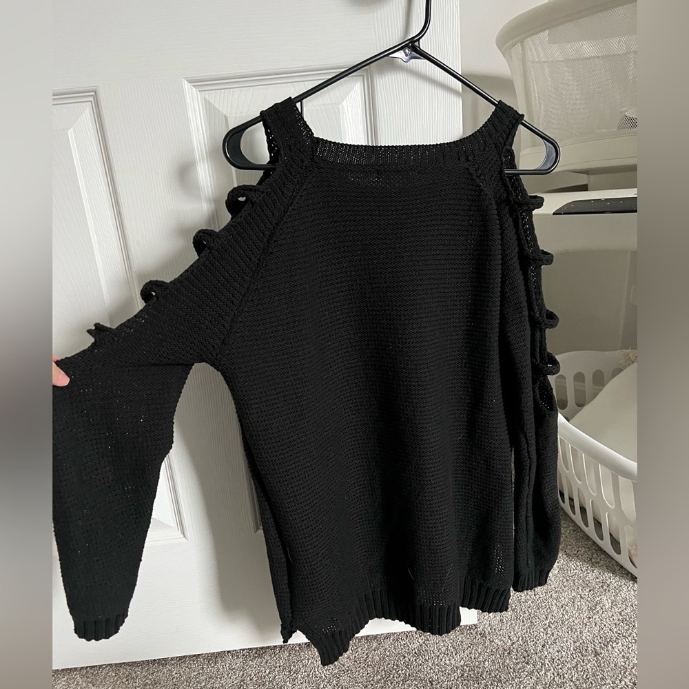 Black Cutout Sleeves Sweater